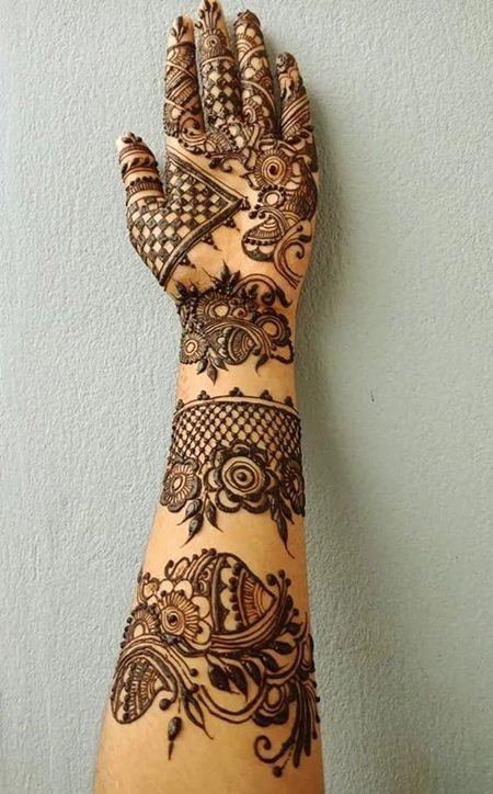 Top 10+ Engagement Bangle Mehndi Designs: Stunning Styles for Your Special Day 10 engagement bangle mehndi design,mehndi design,simple mehndi design,easy mehndi design,mehndi design photo engagement bangle mehndi design Top 10+ Engagement Bangle Mehndi Designs: Stunning Styles for Your Special Day engagement bangle mehndi design