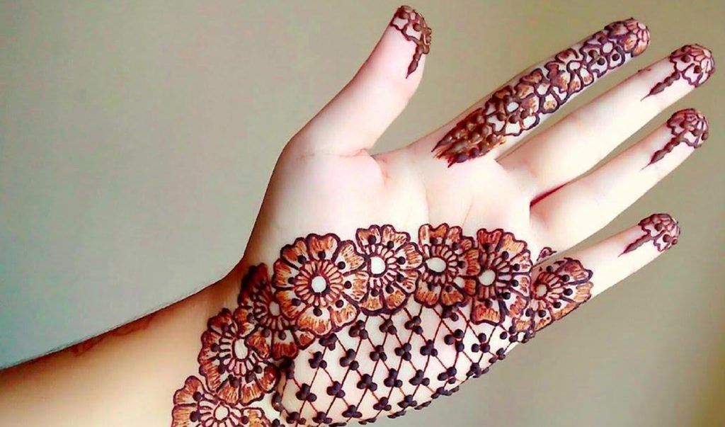 Top 10 Simple Mehndi Design Easy For Beginners and All Occasions 3 simple mehndi design easy,stylish back hand mehndi designs simple mehndi design easy Top 10 Simple Mehndi Design Easy For Beginners and All Occasions simple mehndi design easy