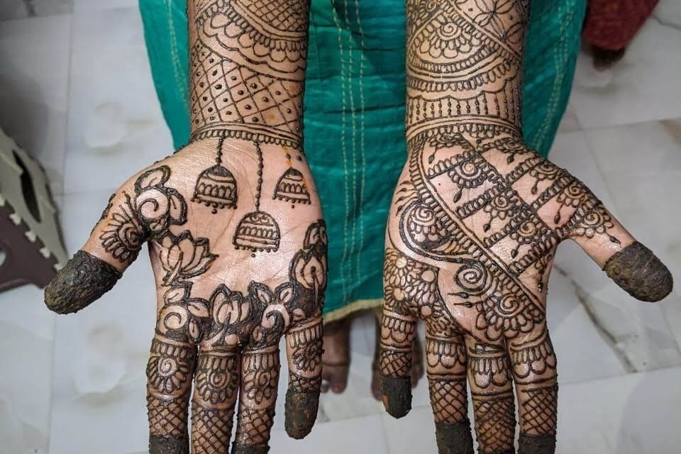 Top 10 Jewellery Mehndi Design Trends for a Stunning Bridal Look 8 jewellery mehndi design,jewellery mehndi design back hand jewellery mehndi design Top 10 Jewellery Mehndi Design Trends for a Stunning Bridal Look jewellery mehndi design