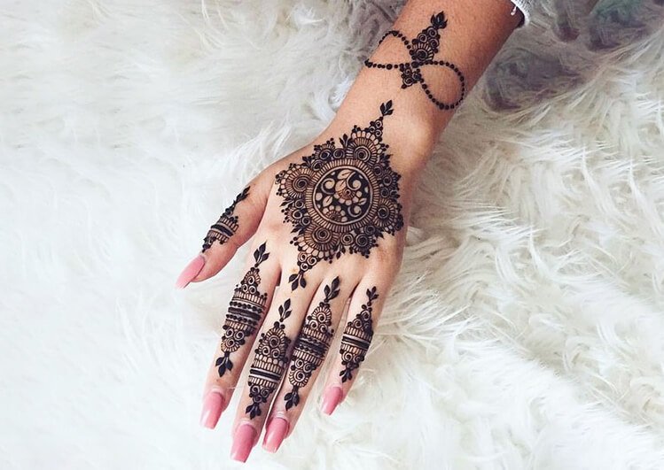 Top 10 Mehndi Design Round: Elegant Circular Patterns for Every Occasion 5 mehndi design round,mehndi design in circle mehndi design round Top 10 Mehndi Design Round: Elegant Circular Patterns for Every Occasion mehndi design round