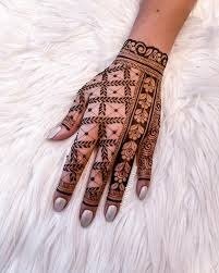 Top 10 Simple Back Checks Mehndi Design for a Stunning Look 9 simple back checks mehndi design simple back checks mehndi design Top 10 Simple Back Checks Mehndi Design for a Stunning Look simple back checks mehndi design