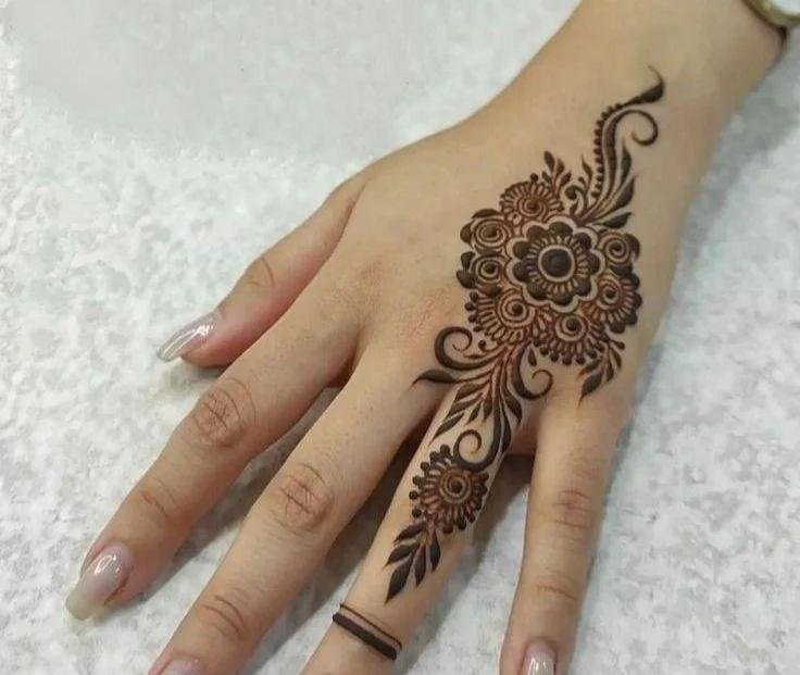 Top 7 Backside Mehndi Designs: Elegant Inspirations for Every Occasion 4 backside mehndi design,front hand simple mehndi design back side backside mehndi design Top 7 Backside Mehndi Designs: Elegant Inspirations for Every Occasion backside mehndi design