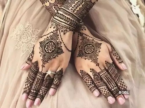 Top 7 Backside Mehndi Designs: Elegant Inspirations for Every Occasion 6 backside mehndi design,front hand simple mehndi design back side backside mehndi design Top 7 Backside Mehndi Designs: Elegant Inspirations for Every Occasion backside mehndi design