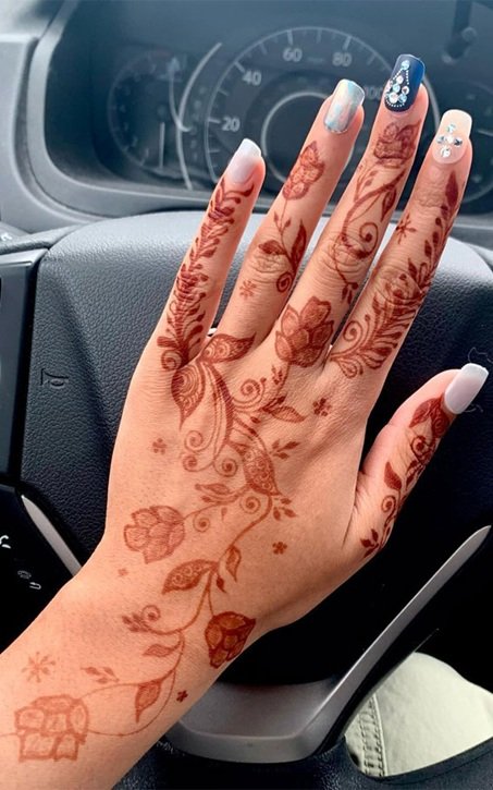 short hand mehndi design