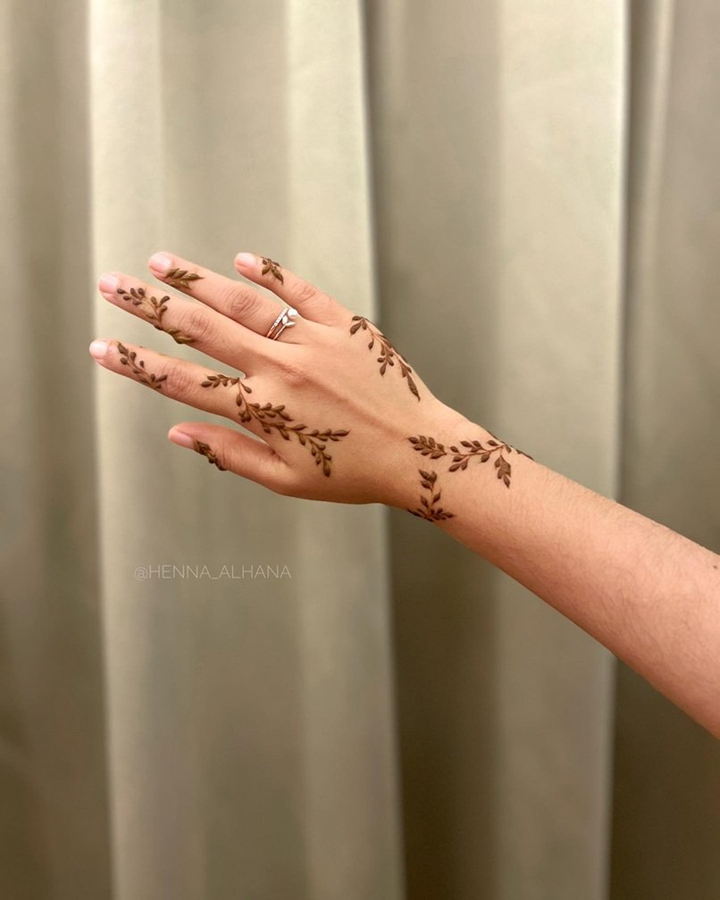 short hand mehndi design