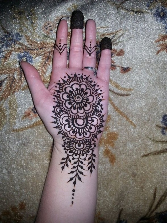 short hand mehndi design