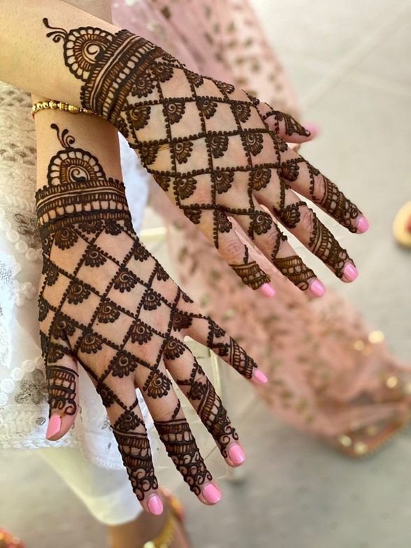 short hand mehndi design