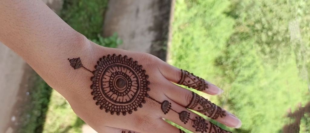 Top 10 Right Hand Back Side Mehndi Design: Trending Mehndi Ideas for Every Occasion 3 right hand back side mehndi design,right hand mehndi design simple right hand back side mehndi design Top 10 Right Hand Back Side Mehndi Design: Trending Mehndi Ideas for Every Occasion right hand back side mehndi design