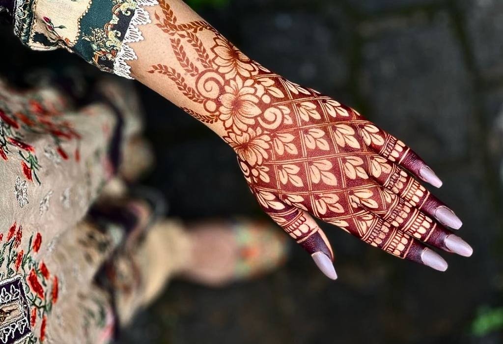 mehndi design front hand full