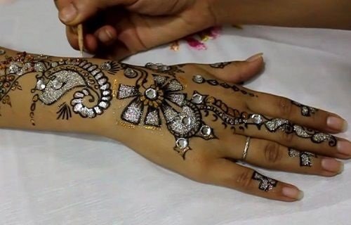 Top 10 Checks Mehndi Design: A Beautiful Fusion of Geometry and Tradition 7 checks mehndi design,grid mehndi design,net mehndi pattern,square mehndi design,chessboard mehndi design checks mehndi design Top 10 Checks Mehndi Design: A Beautiful Fusion of Geometry and Tradition checks mehndi design