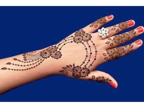 Top 10 Mehndi Design Simple Back Hand Easy – Stunning Yet Effortless Styles 7 mehndi design simple back hand easy,simple mehndi design back hand mehndi design simple back hand easy Top 10 Mehndi Design Simple Back Hand Easy – Stunning Yet Effortless Styles mehndi design simple back hand easy