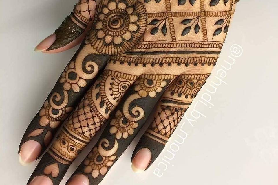 Top 10 Beautiful Mehndi Easy Simple Circle Mehndi Design 7 beautiful mehndi easy simple circle mehndi design,circle mehndi design back hand beautiful mehndi easy simple circle mehndi design Top 10 Beautiful Mehndi Easy Simple Circle Mehndi Design beautiful mehndi easy simple circle mehndi design