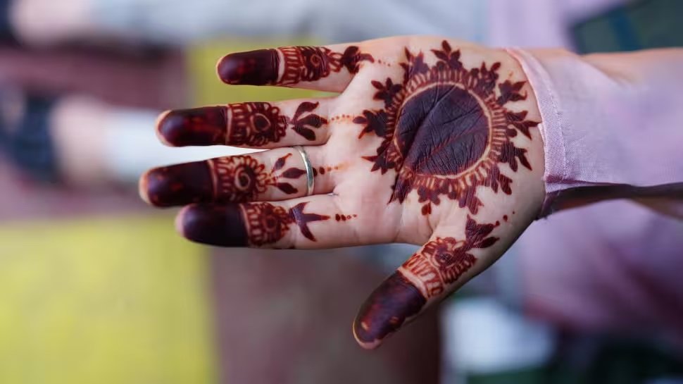 Top 10 Mehndi Design Round Shape: Embrace Traditional Elegance with a Modern Twist 1 mehndi design round shape,circle mehndi design back hand mehndi design round shape Top 10 Mehndi Design Round Shape: Embrace Traditional Elegance with a Modern Twist mehndi design round shape
