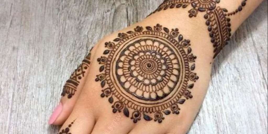 Top 10 Mehndi Design Round Shape: Embrace Traditional Elegance with a Modern Twist 4 mehndi design round shape,circle mehndi design back hand mehndi design round shape Top 10 Mehndi Design Round Shape: Embrace Traditional Elegance with a Modern Twist mehndi design round shape