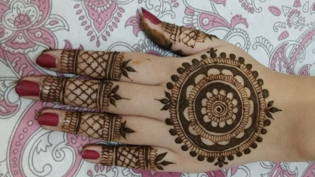 Top 10 Round Shape Back Hand Mehndi Flower Designs 9 round shape back hand mehndi flower design,circle mehndi design back hand round shape back hand mehndi flower design Top 10 Round Shape Back Hand Mehndi Flower Designs round shape back hand mehndi flower design