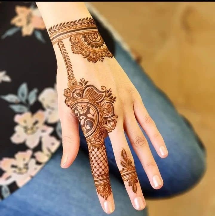 Top 10 Stylish Patch Mehndi Design: Trendy & Elegant Picks for Every Occasion 3 stylish patch mehndi design,modern patch mehndi design,trendy patch mehndi design,simple patch mehndi design,back hand patch mehndi design stylish patch mehndi design Top 10 Stylish Patch Mehndi Design: Trendy & Elegant Picks for Every Occasion stylish patch mehndi design