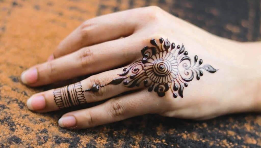 Top 10 Stylish Patch Mehndi Design: Trendy & Elegant Picks for Every Occasion 7 stylish patch mehndi design,modern patch mehndi design,trendy patch mehndi design,simple patch mehndi design,back hand patch mehndi design stylish patch mehndi design Top 10 Stylish Patch Mehndi Design: Trendy & Elegant Picks for Every Occasion stylish patch mehndi design