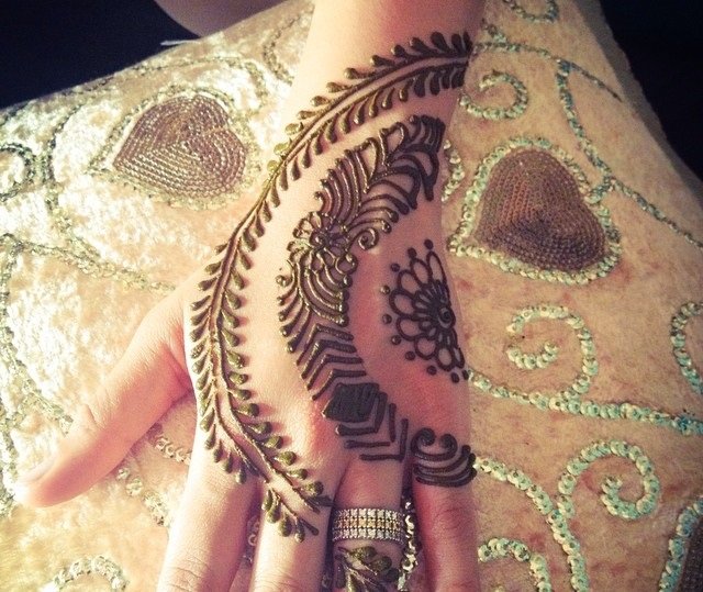 Top 10 Small Back Hand Mehndi Design Simple and Easy 5 small back hand mehndi design simple and easy,short mehndi designs for front hand small back hand mehndi design simple and easy Top 10 Small Back Hand Mehndi Design Simple and Easy small back hand mehndi design simple and easy