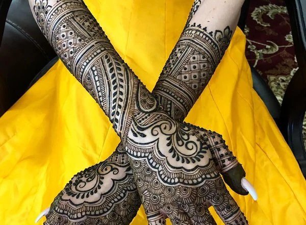 Top 10 Back Hand Side Mehndi Design 5 back hand side mehndi design,simple mehndi design back hand back hand side mehndi design Top 10 Back Hand Side Mehndi Design back hand side mehndi design