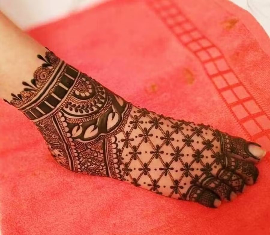 Top 10 Legs Mehndi Design: Stunning Styles for Every Occasion 7 legs mehndi design,mehndi design leg legs mehndi design Top 10 Legs Mehndi Design: Stunning Styles for Every Occasion legs mehndi design