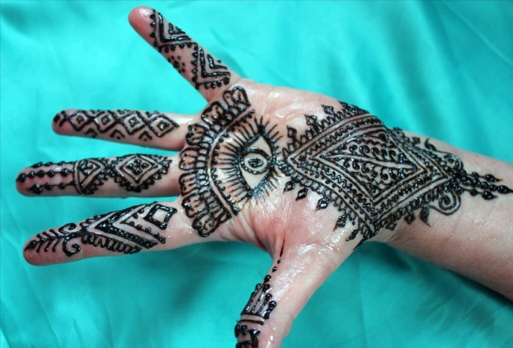 Top 10 Dark Mehndi Design: Bold and Beautiful Patterns for Every Occasion 5 dark mehndi design,Simple dark mehndi design,Latest dark mehndi design,Dark mehndi design for front hand,Dark mehndi design for back hand dark mehndi design Top 10 Dark Mehndi Design: Bold and Beautiful Patterns for Every Occasion dark mehndi design