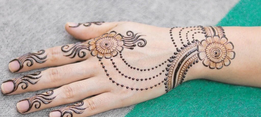 Top 10 Back Side Hand Mehndi Design: A Stunning Collection for Every Occasion 10 back side hand mehndi design,simple mehndi design back hand back side hand mehndi design Top 10 Back Side Hand Mehndi Design: A Stunning Collection for Every Occasion back side hand mehndi design