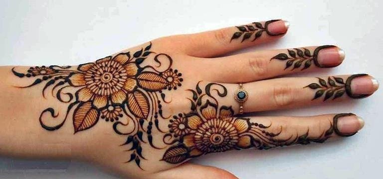 simple cute baby mehndi design