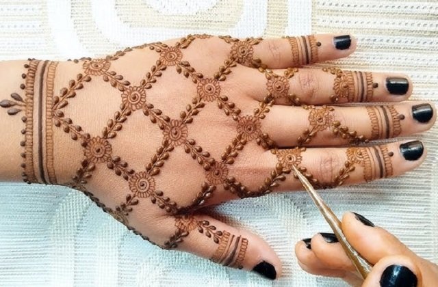 Top 10 Mehndi Design for Engagement: Elegant and Trendy Styles for Brides-to-Be 3 mehndi design for engagement,engagement mehendi designs mehndi design for engagement Top 10 Mehndi Design for Engagement: Elegant and Trendy Styles for Brides-to-Be mehndi design for engagement