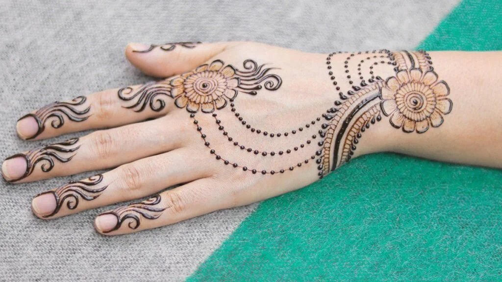 Top 10 Mehndi Design for Engagement: Elegant and Trendy Styles for Brides-to-Be 7 mehndi design for engagement,engagement mehendi designs mehndi design for engagement Top 10 Mehndi Design for Engagement: Elegant and Trendy Styles for Brides-to-Be mehndi design for engagement