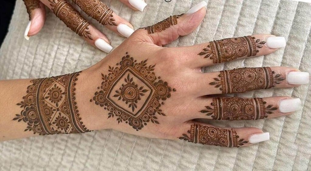 Top 10 Bride Mehndi Design – Elegant and Trendy Bridal Styles 5 bride mehndi design,bridal mehndi design photos bride mehndi design Top 10 Bride Mehndi Design – Elegant and Trendy Bridal Styles bride mehndi design